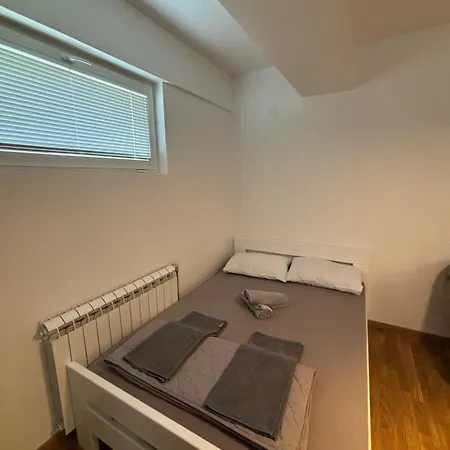 Lux 2 * سكوبجي